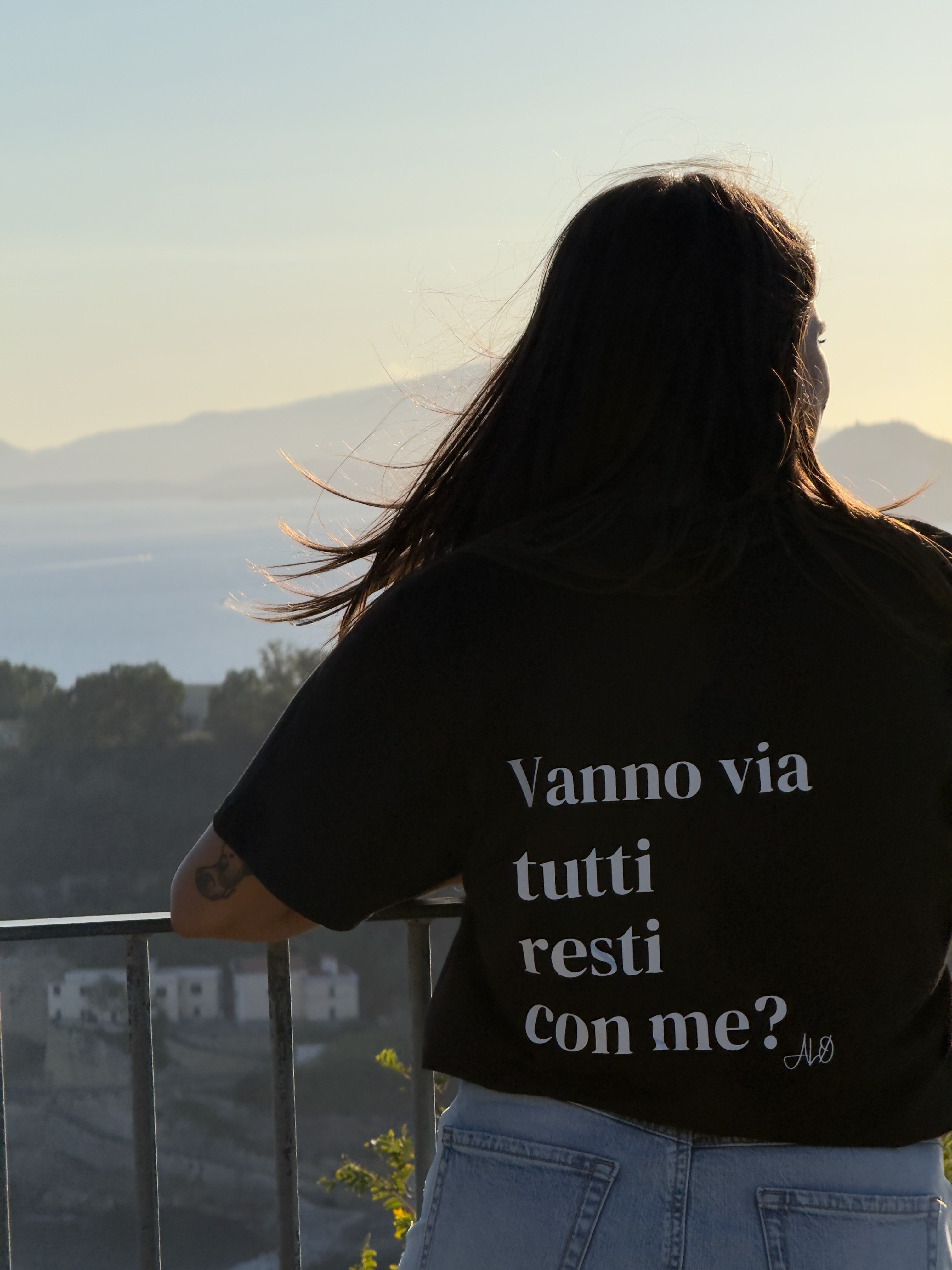 Tee - Vanno via tutti resti con me?