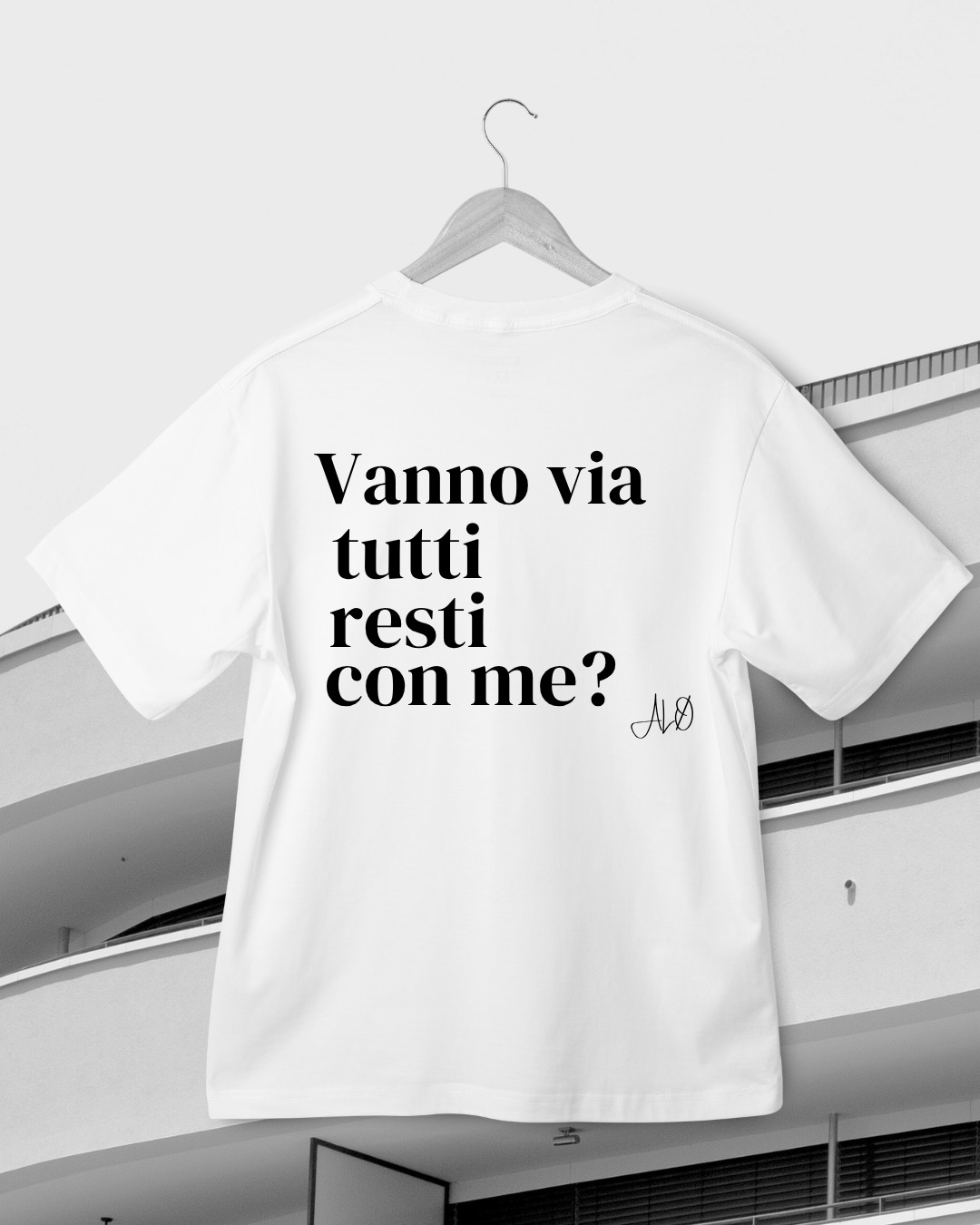 Tee - Vanno via tutti resti con me?
