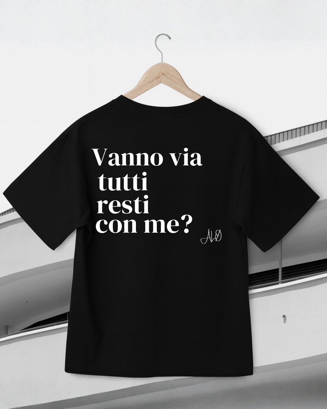 Tee - Vanno via tutti resti con me?