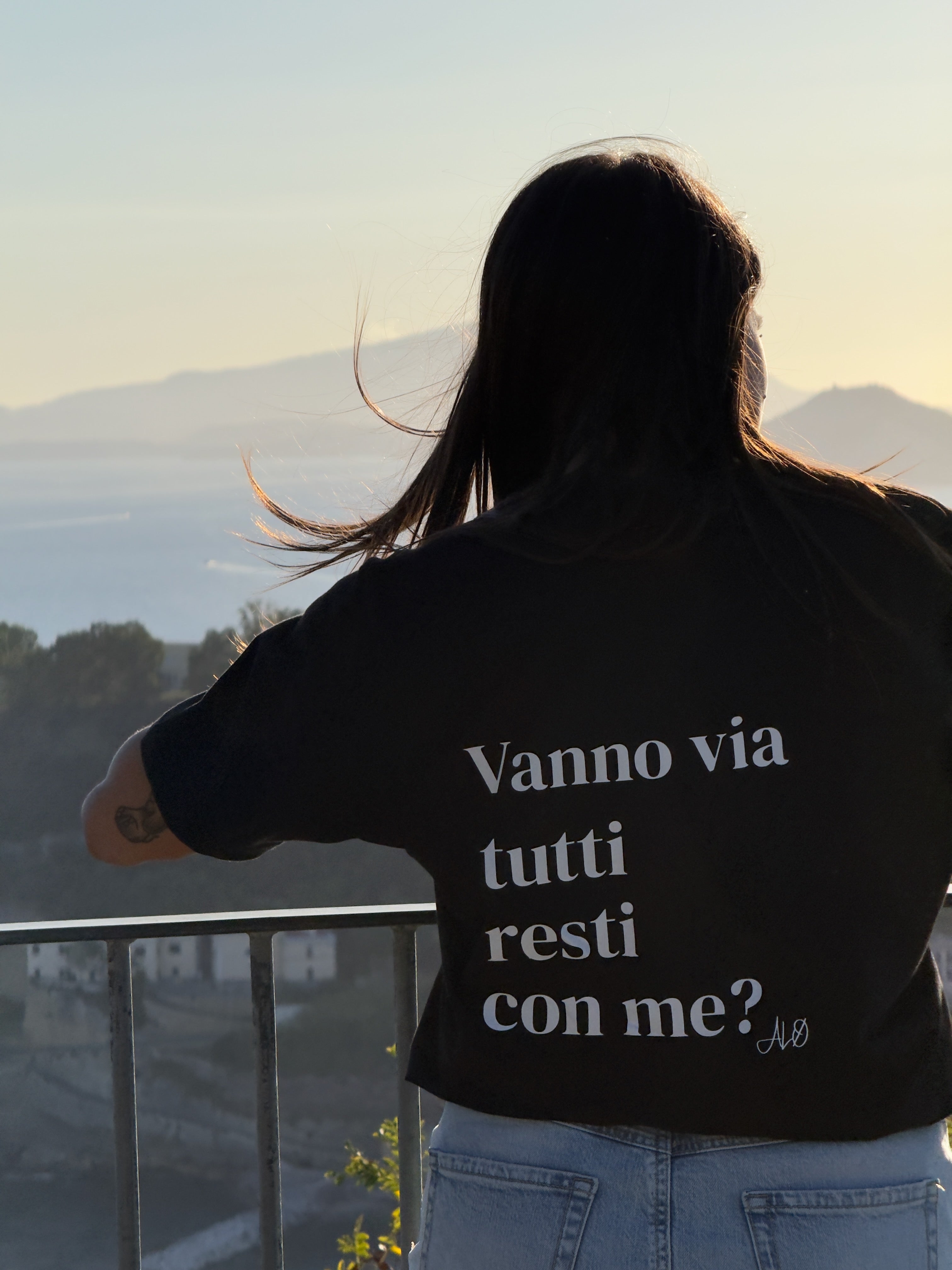 Tee - Vanno via tutti resti con me?
